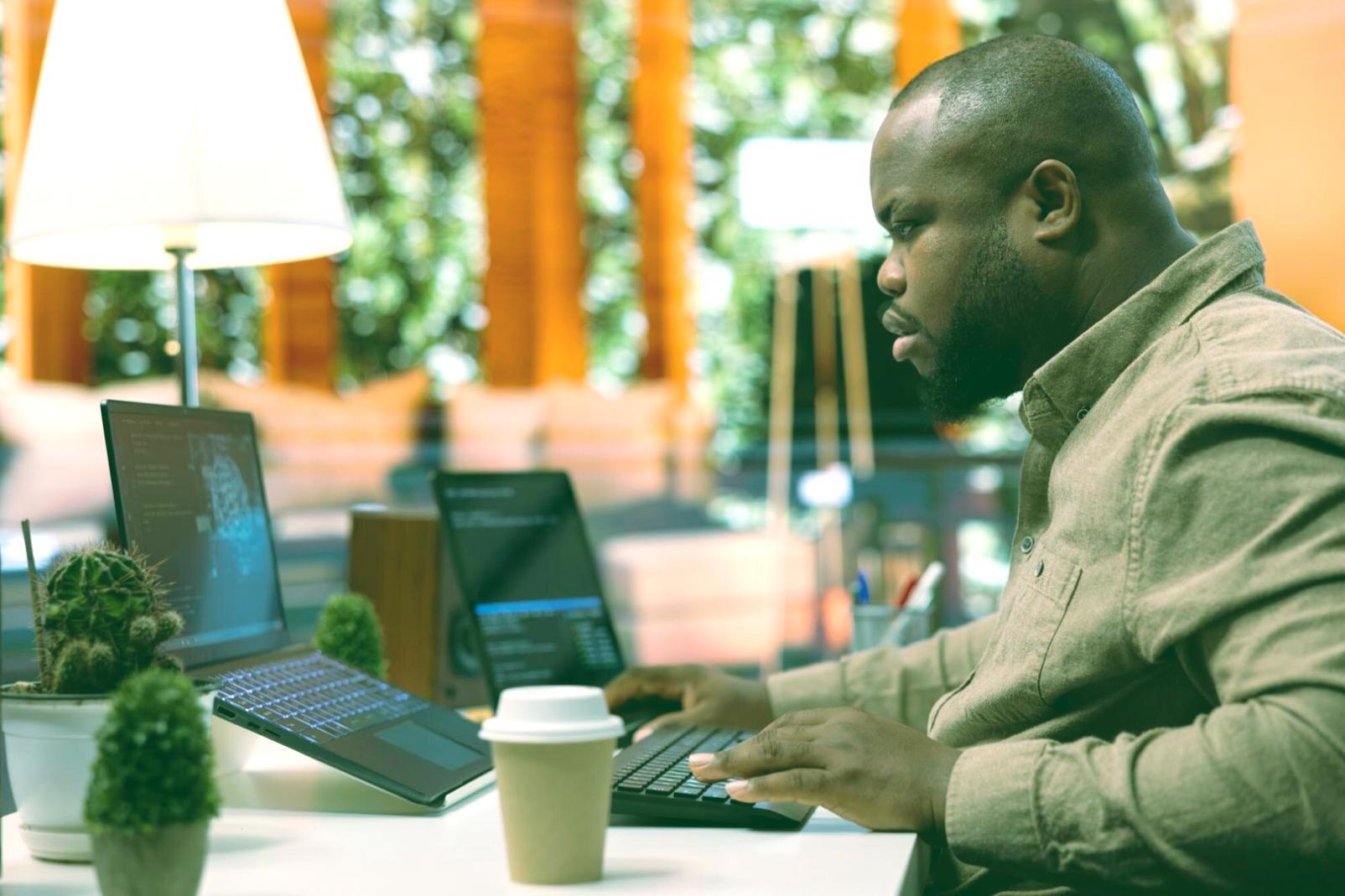 Espacio de aprendizaje digital con análisis de datos de trading